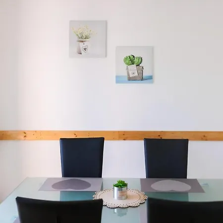 In Rtina Mit Garten, Terrasse Und Grill * Razanac