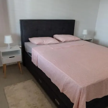 Apartment In Rtina Mit Garten, Terrasse Und Grill Razanac