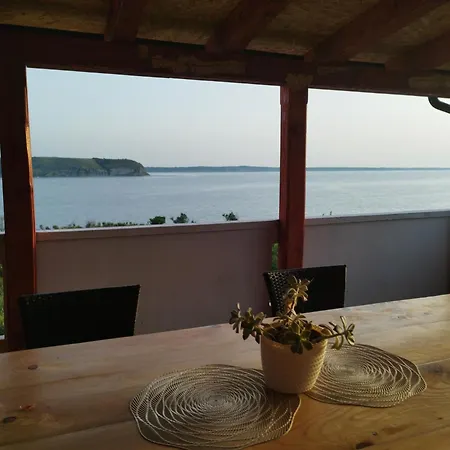 In Rtina Mit Garten, Terrasse Und Grill Apartment