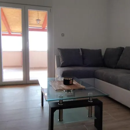 Apartment In Rtina Mit Garten, Terrasse Und Grill Razanac