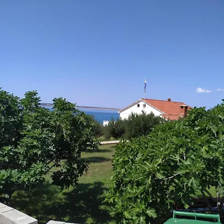 In Rtina Mit Garten, Terrasse Und Grill