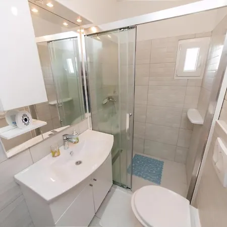 In Rtina Mit Garten, Terrasse Und Grill Apartament