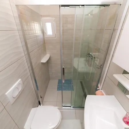 Apartament In Rtina Mit Garten, Terrasse Und Grill