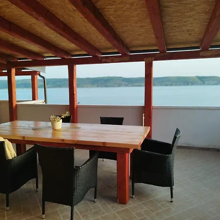 Apartament In Rtina Mit Garten, Terrasse Und Grill *