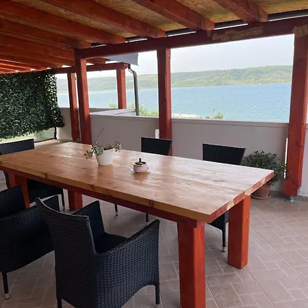 In Rtina Mit Garten, Terrasse Und Grill Apartament