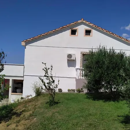 Apartament In Rtina Mit Garten, Terrasse Und Grill